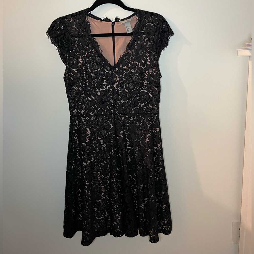 H&M lace dress - Picture 1 of 3